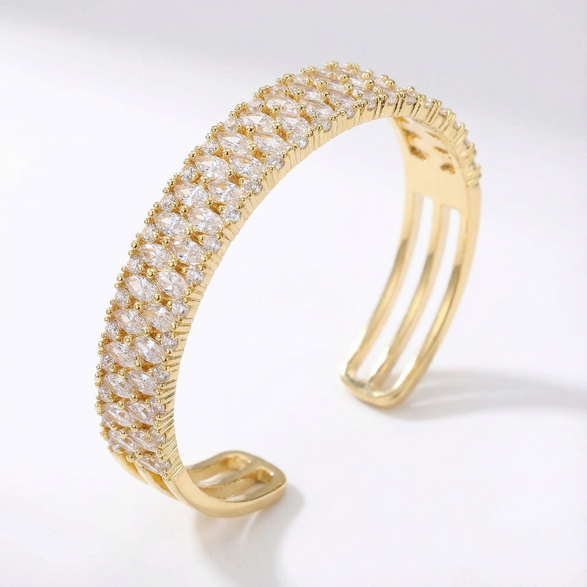 Bracelet Jonc Scintillant – Toucher de Prestige