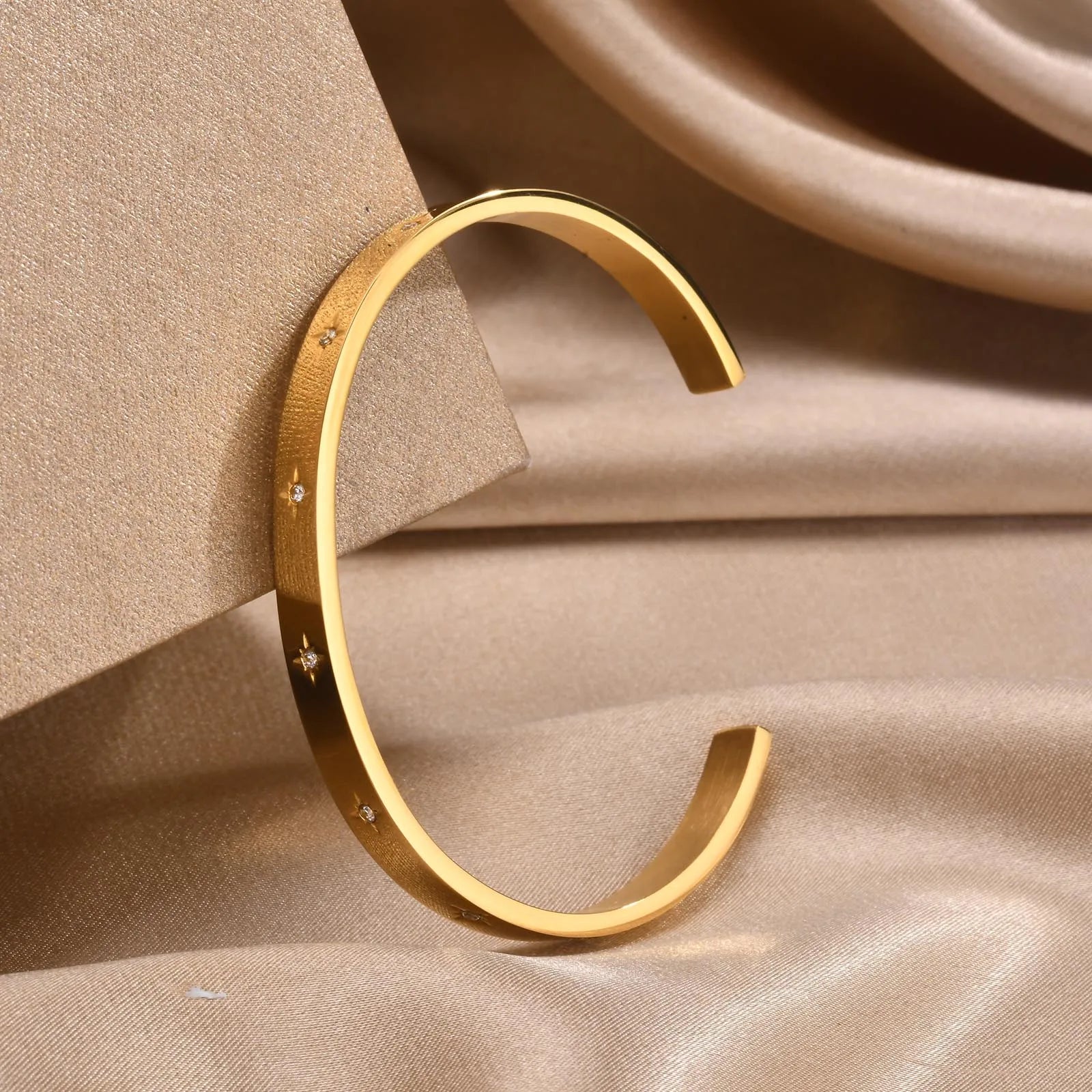 Bracelet Jonc Étoile – Lumière Éternelle